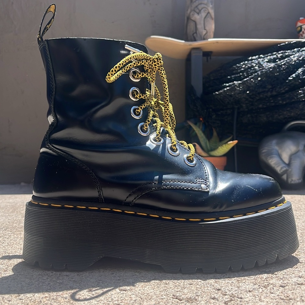 DR MARTENS JADON MAX PLATFORM ZIPPER LEATHER BOOTS BLACK YELLOW LACES